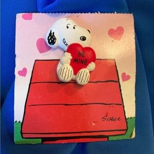 Vintage‎ Hallmark Snoopy Valentines Day Pin